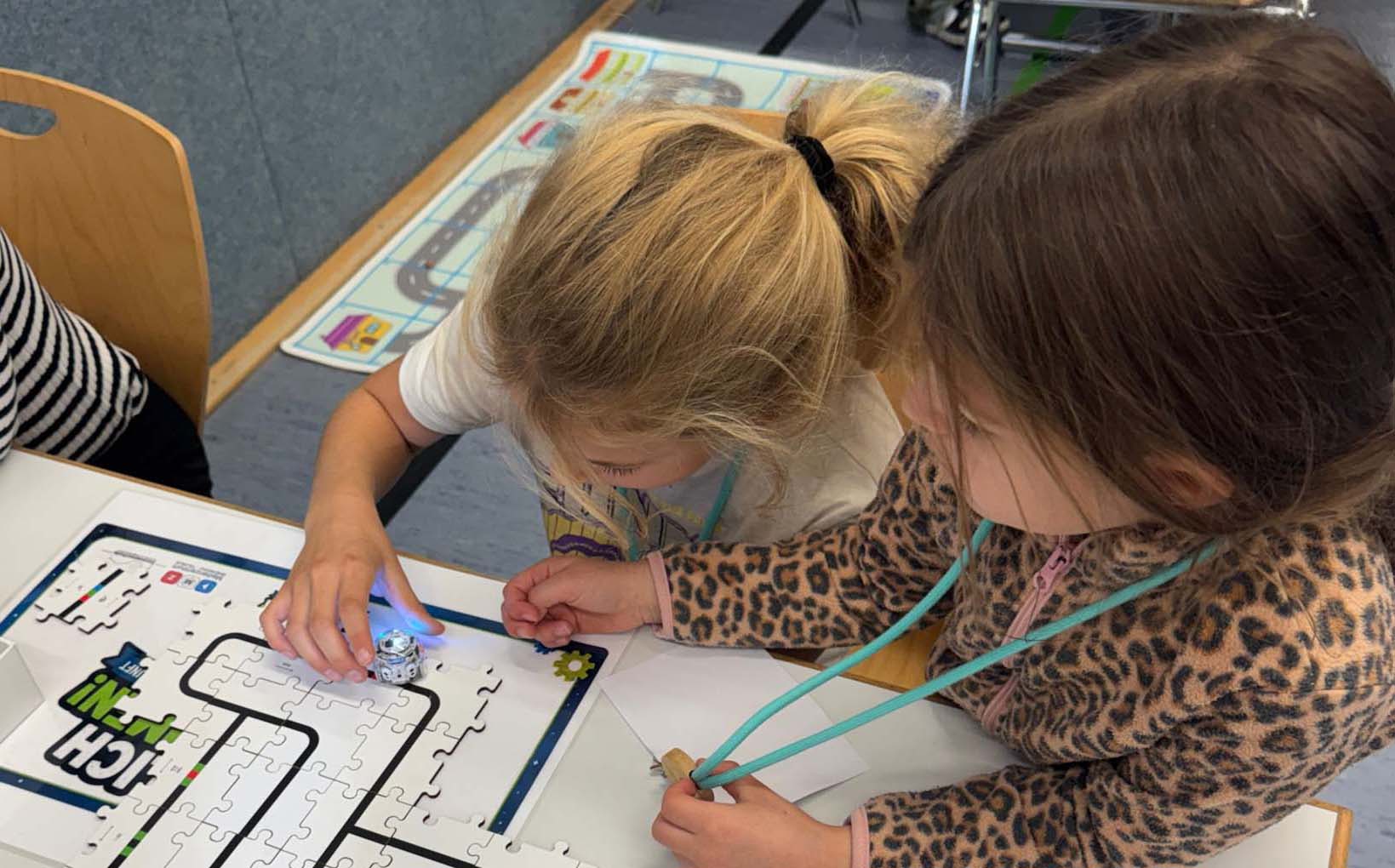 Mehr über den Artikel erfahren RTK: Entdecken. Ausprobieren. Zukunft gestalten. – Projekt „Mission Roboter“ bringt die Zukunft an die Grundschulen