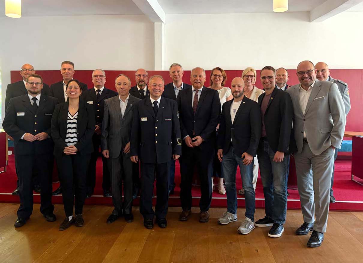 Mehr über den Artikel erfahren Hessen: Konstituierende Sitzung – Landesfeuerwehrverband Hessen holt Politik und Wirtschaft an einen Tisch