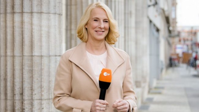 Die ZDF-Reporterin Katrin Eigendorf. - Foto: ZDF/Svea Pietschmann
